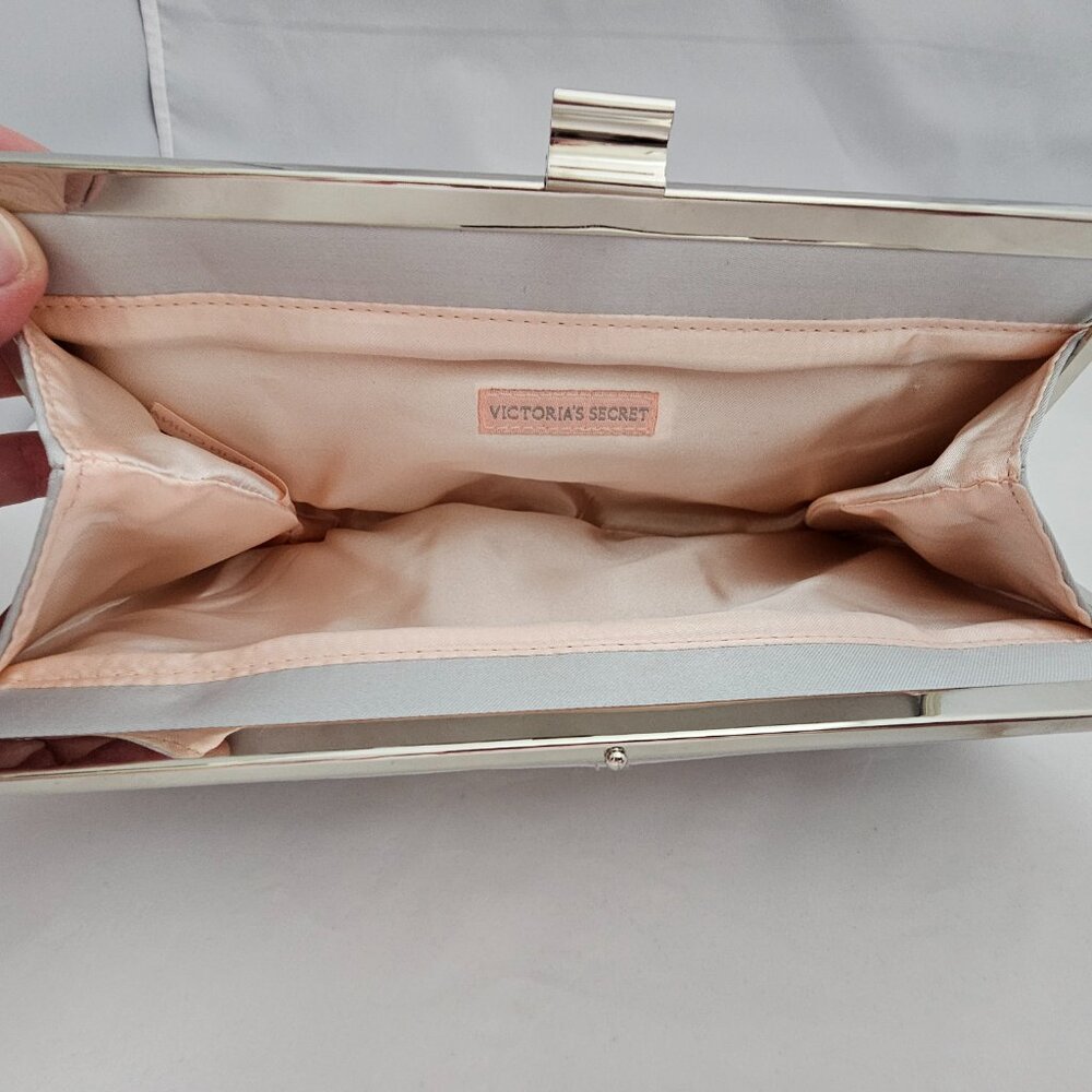 Victoria's Secret Satin Silver Bow Clutch! EUC! - Picture 6 of 8